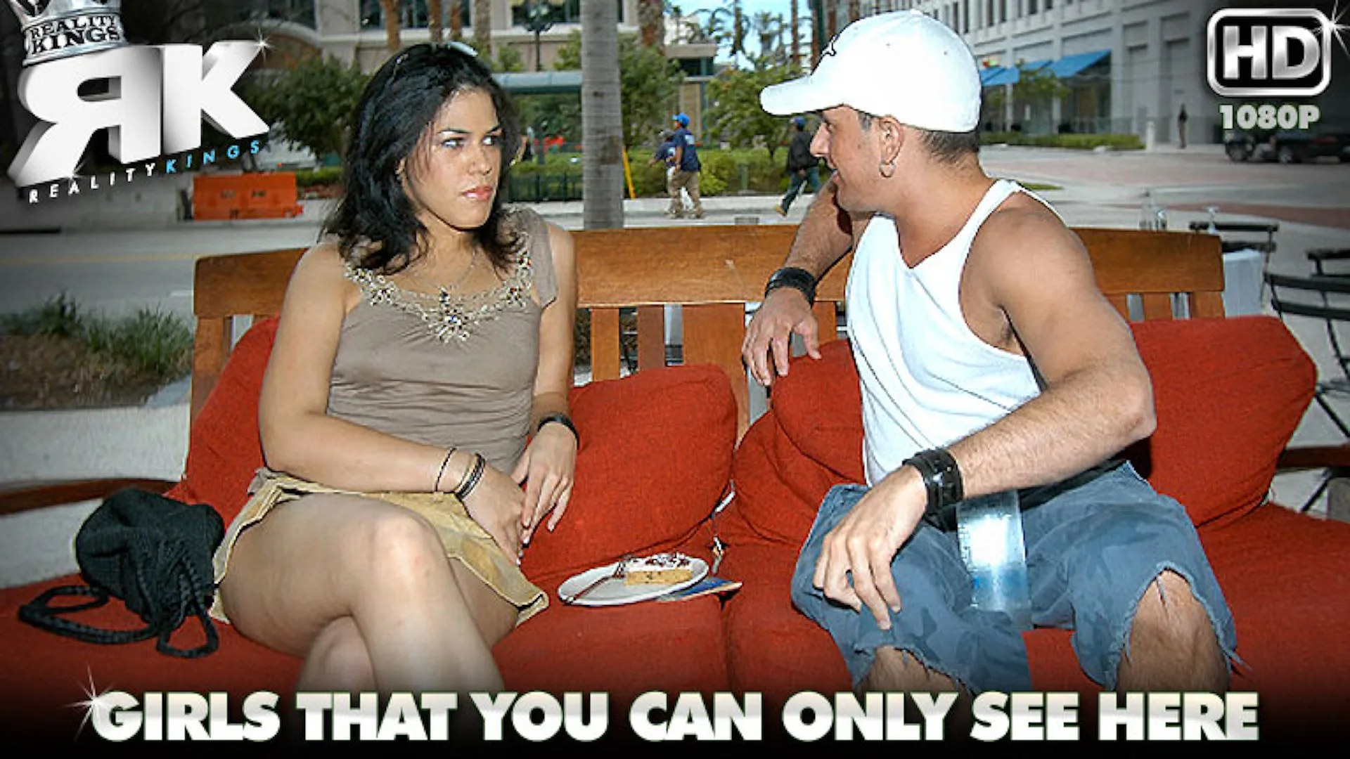 Going Downtown - 8th Street Latinas - 16081