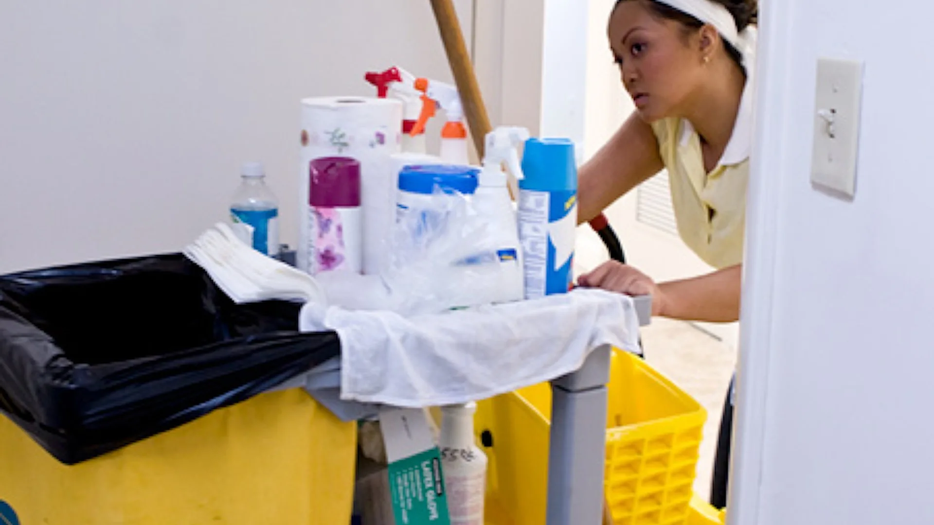 Housekeeper's double pleasure - Working Latinas - 22561