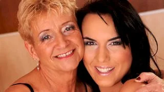 Ruffling up the leaves - Girlsway - 51280