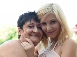 Common interest - Girlsway - 51730