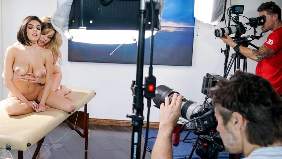 Busting Out: BTS Featurette - Girlsway - 65232