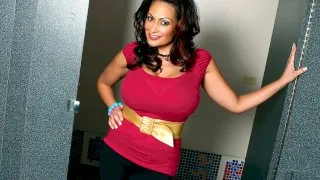 Ava Lauren fucking in the public place with her - Seduced By A Cougar - 37464