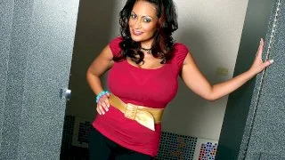 Ava Lauren fucking in the public place with her - Dirt Cheap MILFs - 47407