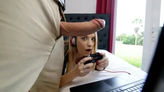 Gamer Chick Gets Stretched Out - Don't Break Me - 46101