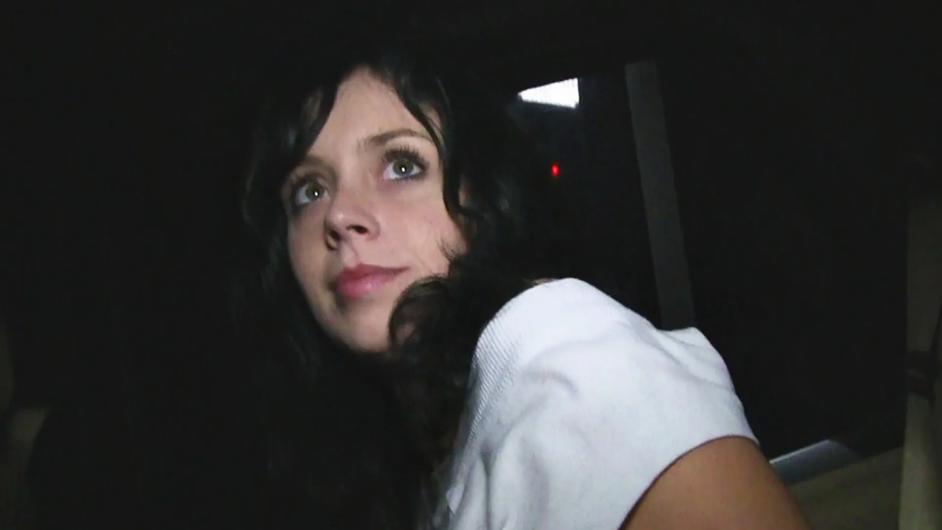 Sexy Hitchhiker Bends Over for Cash - Public Agent - 14327