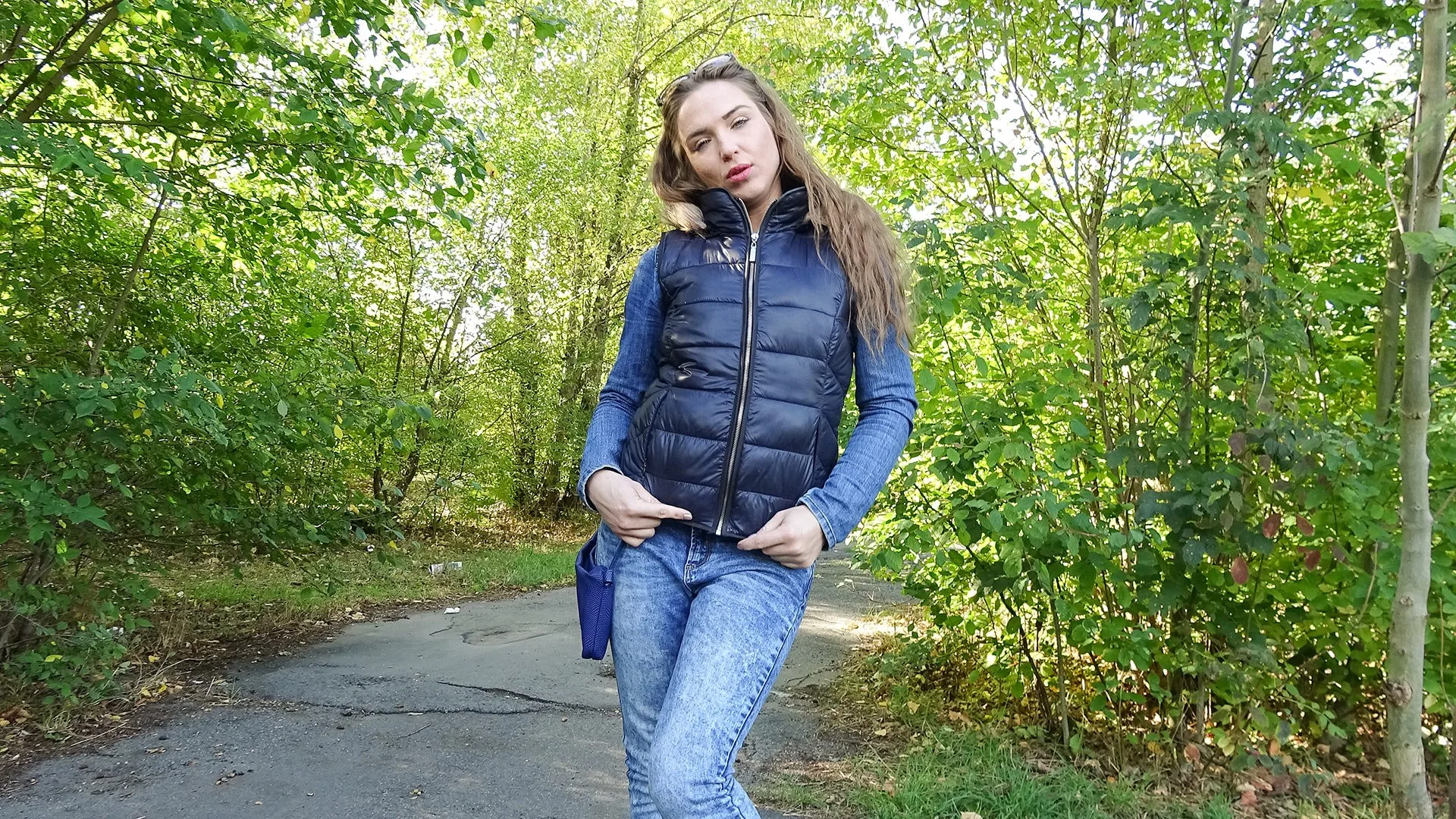 Party babe fucks by the lake - Public Agent - 15003