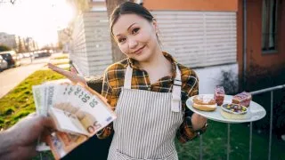 Cream Cakes and a Creampie - Public Agent - 17064