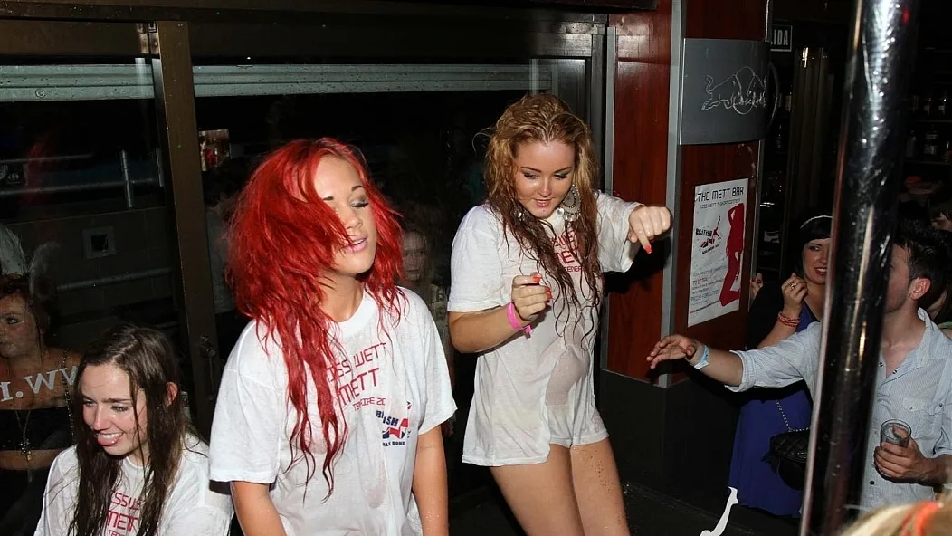 Bar Crawl Frolics #4 - Real Girls Gone Bad - 6399