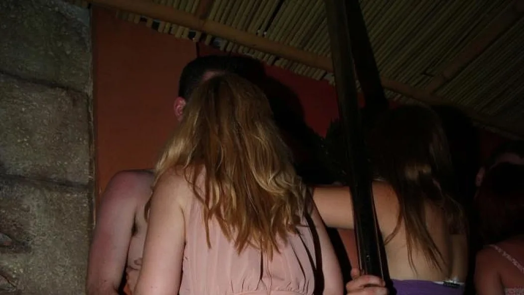 Bar Crawl Frolics #43 - Real Girls Gone Bad - 6630