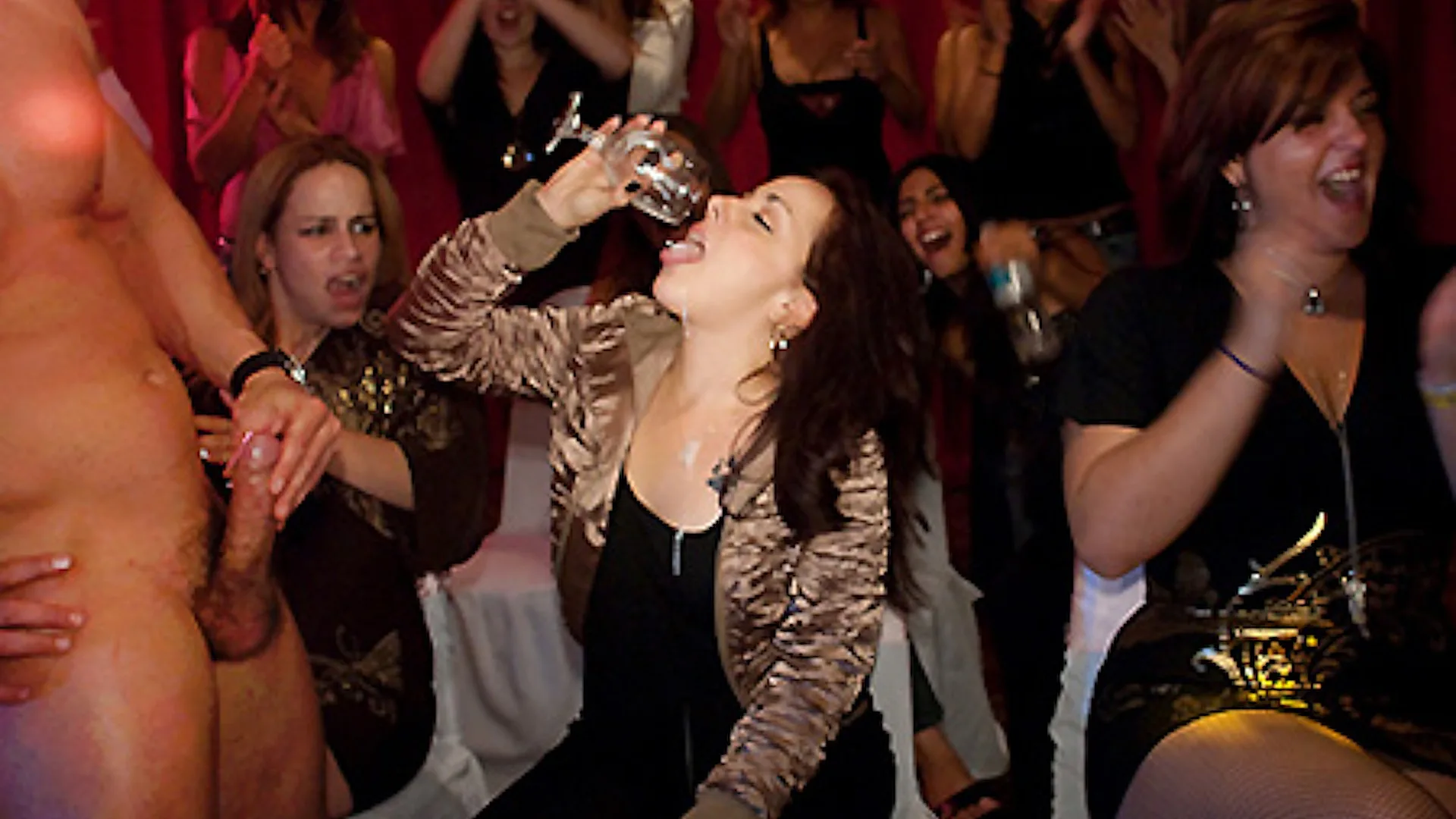 Thirty Girls and a Cup - Dancing Bear - 41677