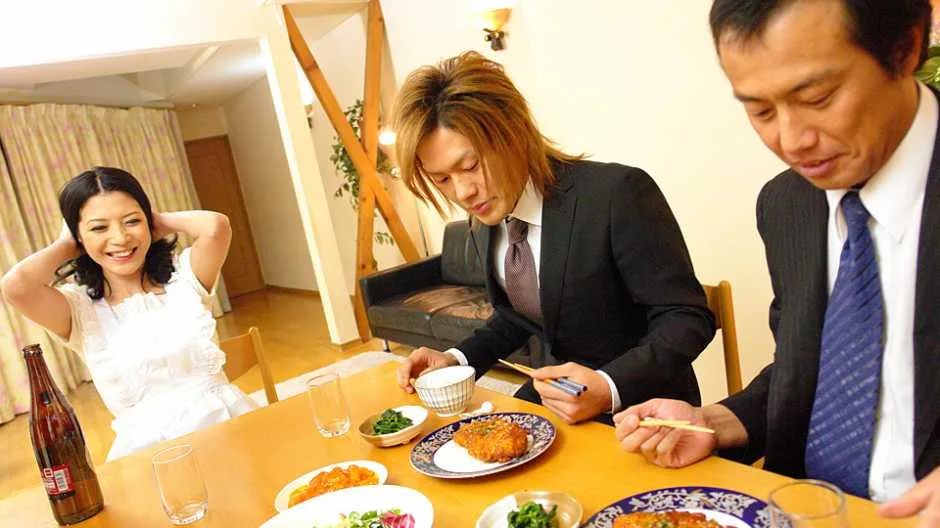 Kana Aizawa fucked by her husband’s co-workers - Japan HDV - 289218