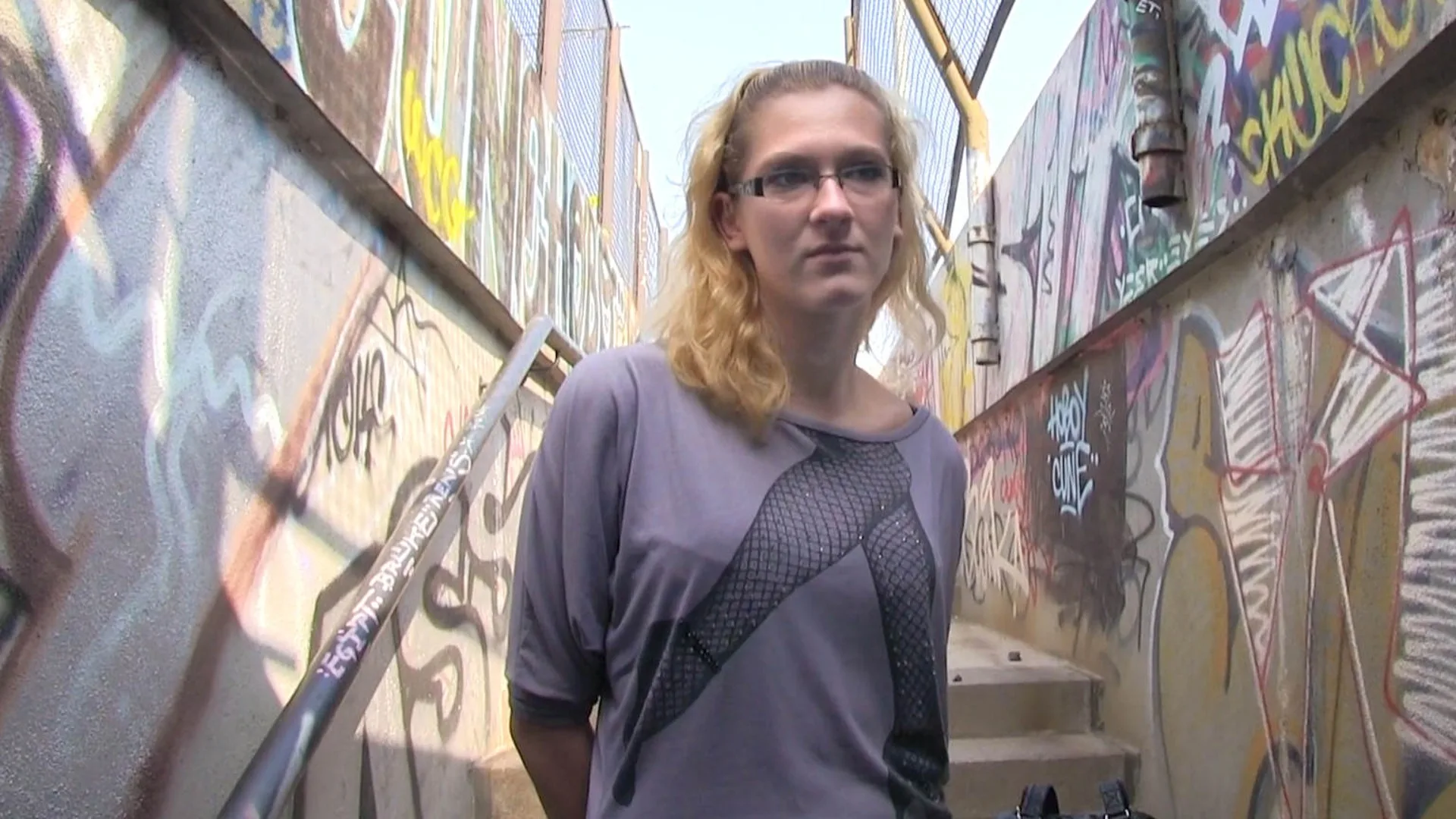 Stranger Offers Nerdy Blonde A Modeling Job If She Fucks Him Outdoors - Public Agent - 1123346