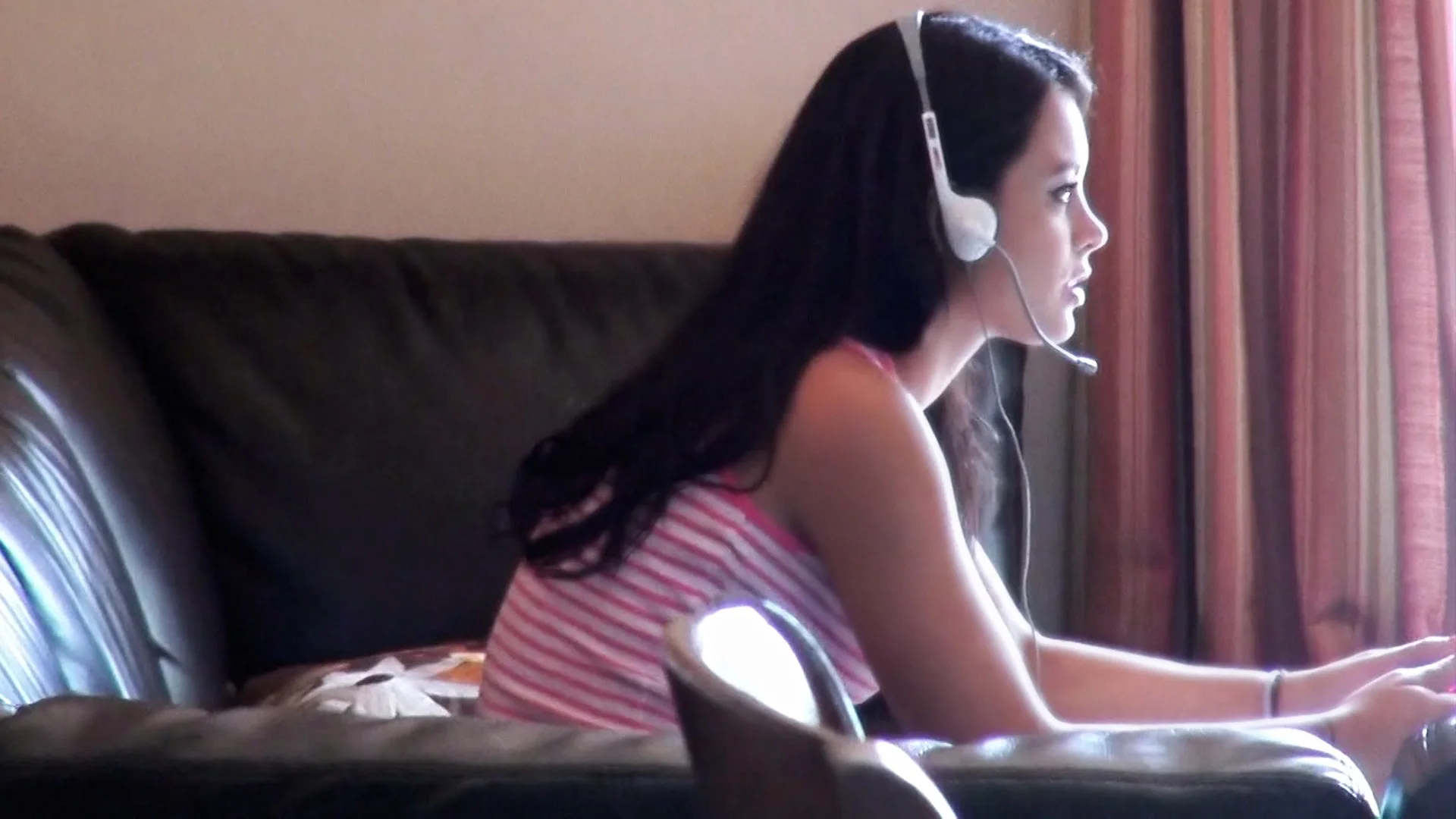 Don't Mess With a Gamer Chick - Latina Sex Tapes - 1098436