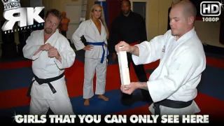 Kicking Coochie - MILF Hunter - 1102798