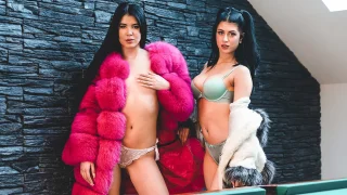 Pretty girlfriends welcome home sex - Lesbea - 1099517