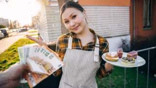 Cream Cakes and a Creampie - Public Agent - 1123913