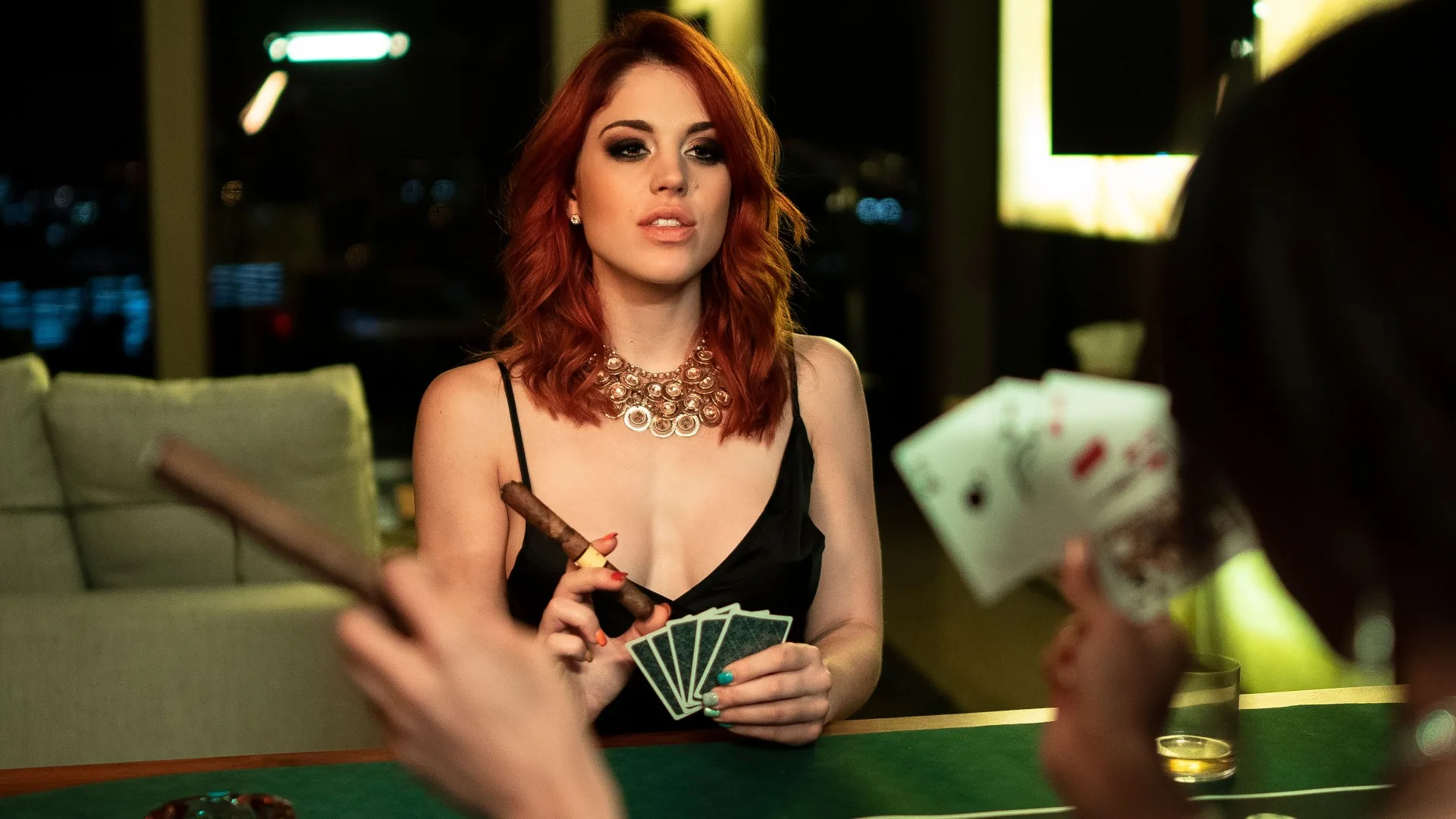 Hold 'Em or Fold 'Em - Babes - 24058