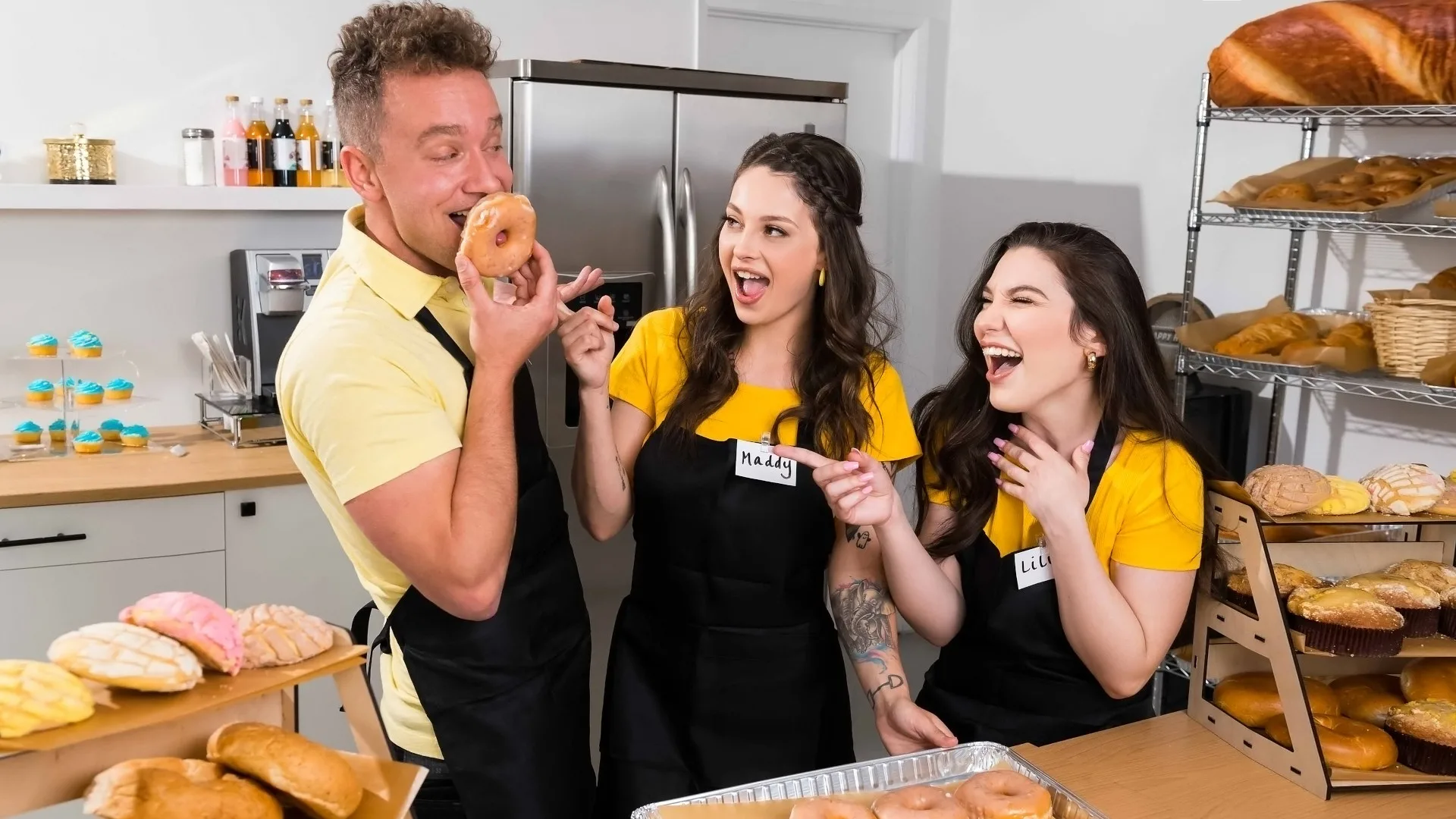 Biz Up Front, Party In the Back - Brazzers Exxtra - 32748