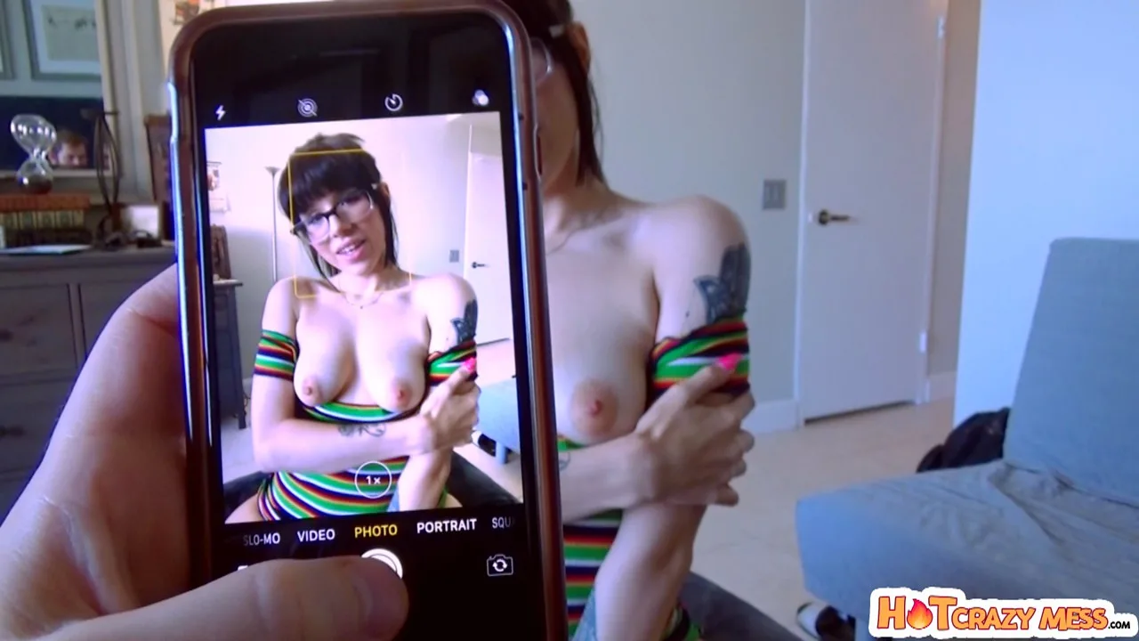 Just A Few Nudes - S3:E3 - Hot Crazy Mess - 34033