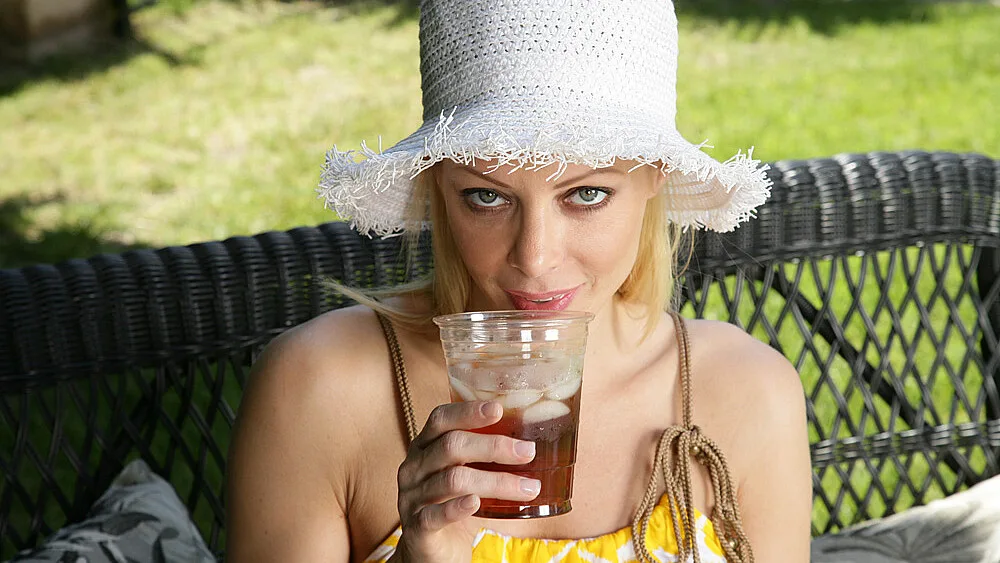 Holly Sampson fucking in the backyard with her tattoos - Housewife 1 on 1 - 34858