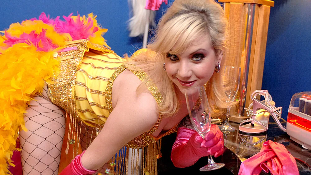 Pinky Lee fucking in the dressing room with her tattoos - Naughty Flipside - 46583