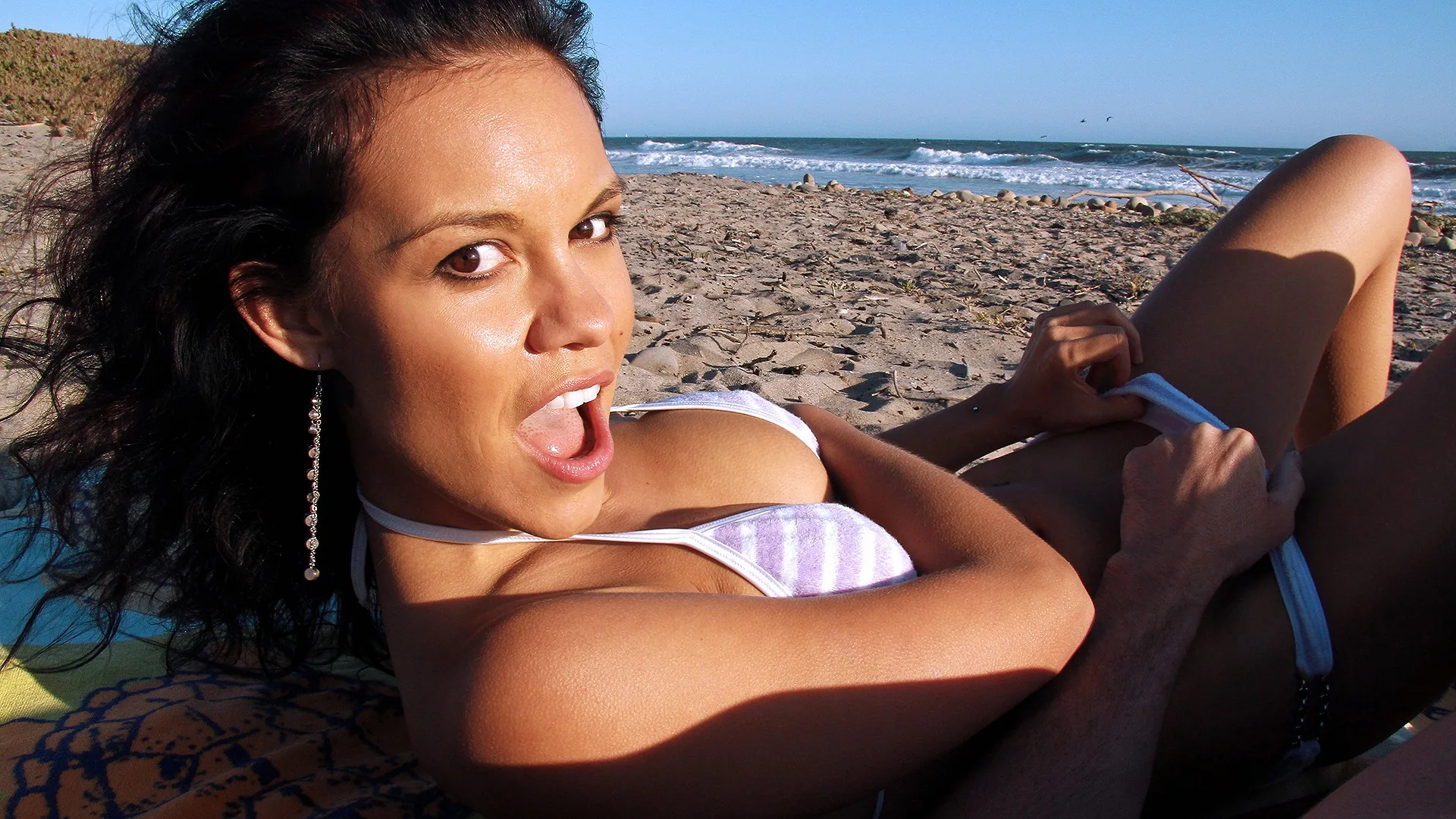 Babe Gives Blowjob on the Beach - Mofos B Sides - 64998