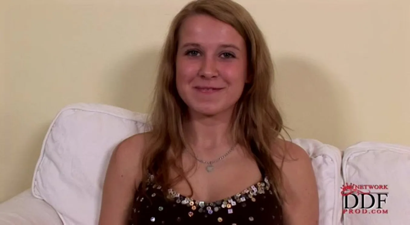 Lovely newcomer gets naked for you - PornWorld - 96678