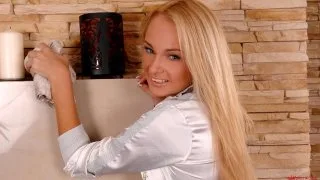 Slim blonde teen toying ass - PornWorld - 96956