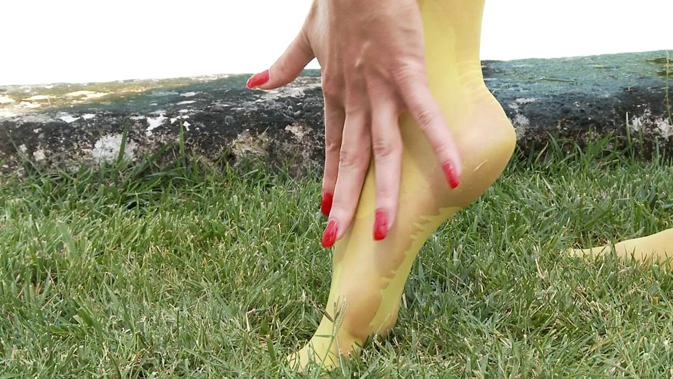 Worship Her in the Sun! - PornWorld - 99301