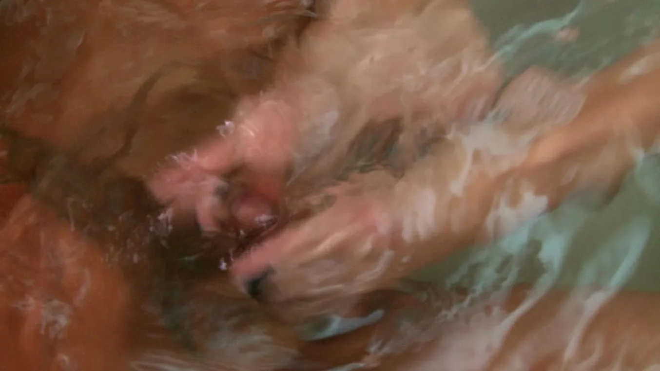 Rub-a-dub-dub, footjob in the tub! - PornWorld - 99575