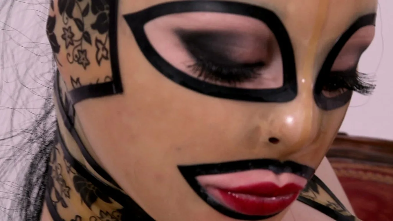 Kneel before Latex Lucy! - PornWorld - 99883