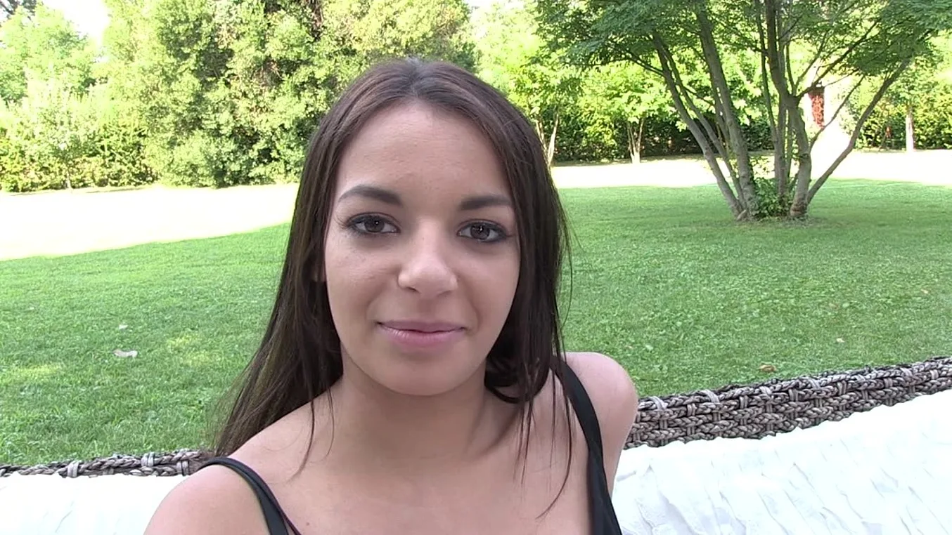 Sexy Frenchie Fingers Herself Outside For Casting Call - PornWorld - 110681