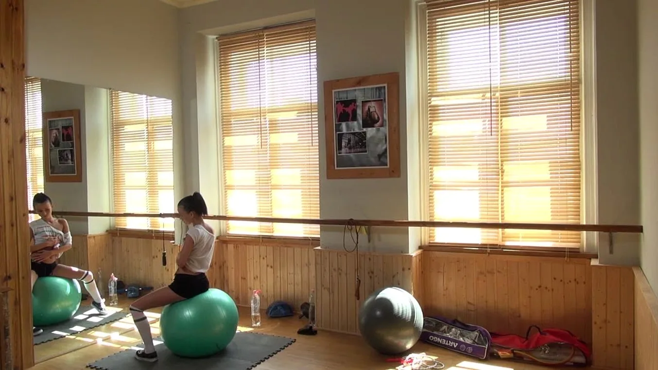 Sucking The Glans: Brunette Teen Goes For Hungarian Rod - PornWorld - 111131