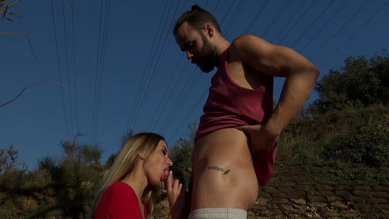 The Horny Tourist: Slim College Babe Blows Massive Boner - PornWorld - 113100