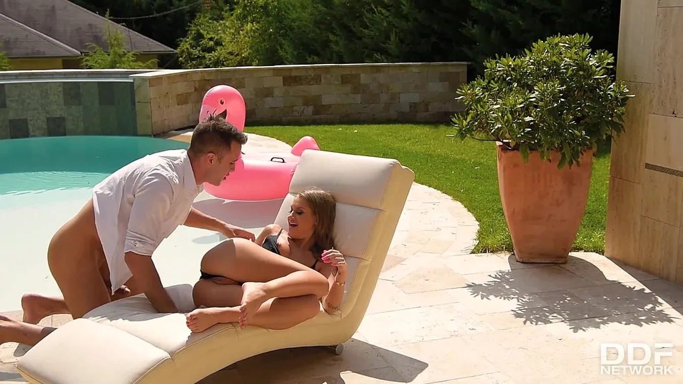 Bikini Cumshot - PornWorld - 113946