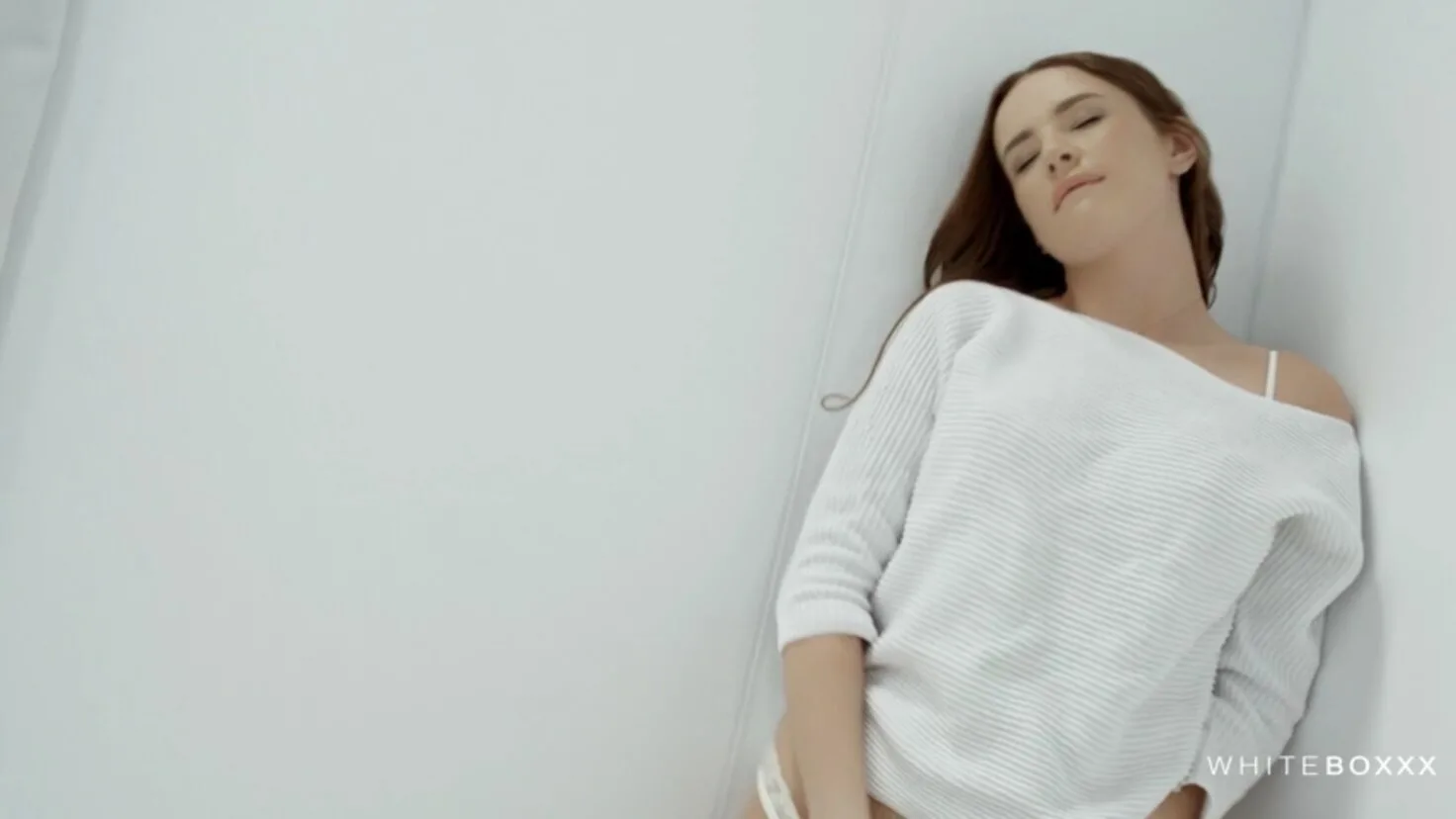 Gorgeous Girl Masturbates And Takes Dick - The White Boxxx - 123268