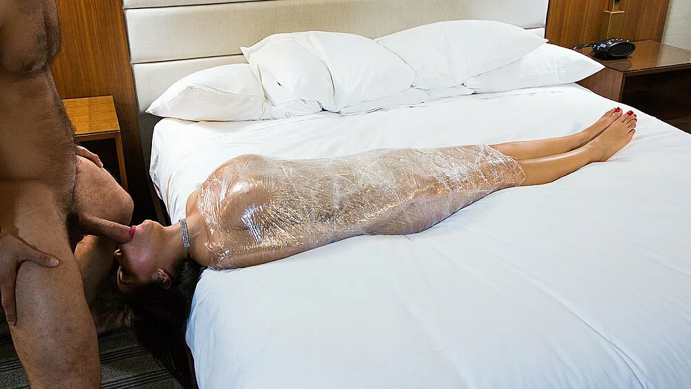 Gia Milana gets wrapped up and banged - Tonight's Girlfriend - 124601