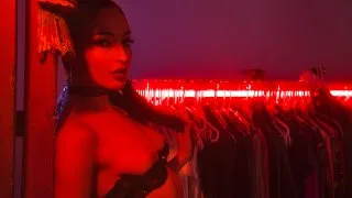 The Red Room - Scene 1 - WICKED - 138178