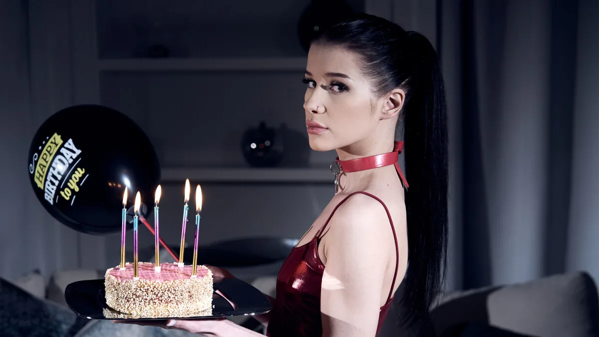 Unwrapping Her First Threesome - Dark Room VR - 400644