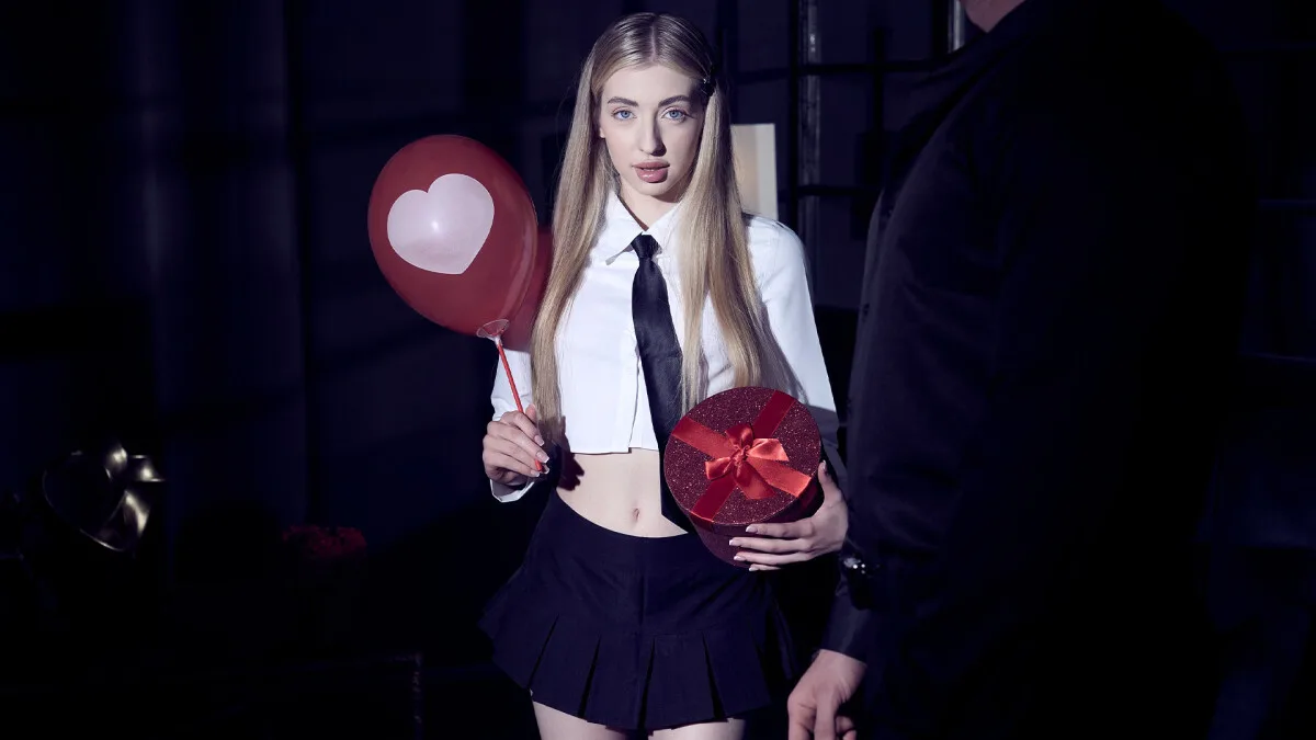 Love On A Leash - Dark Room VR - 400694