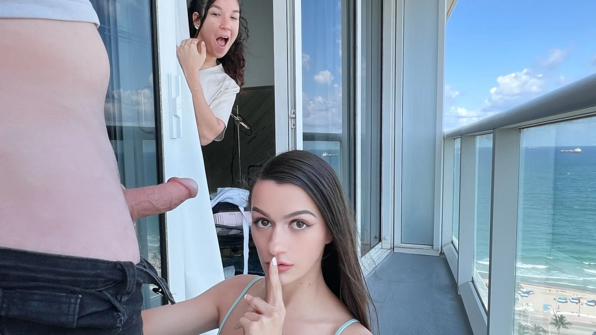 We Want A Late Check Out - Let's Post It - 1136787