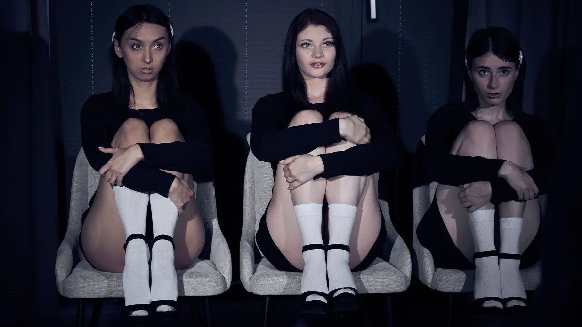 Three Pussies, One Owner - Dark Room VR - 1138687