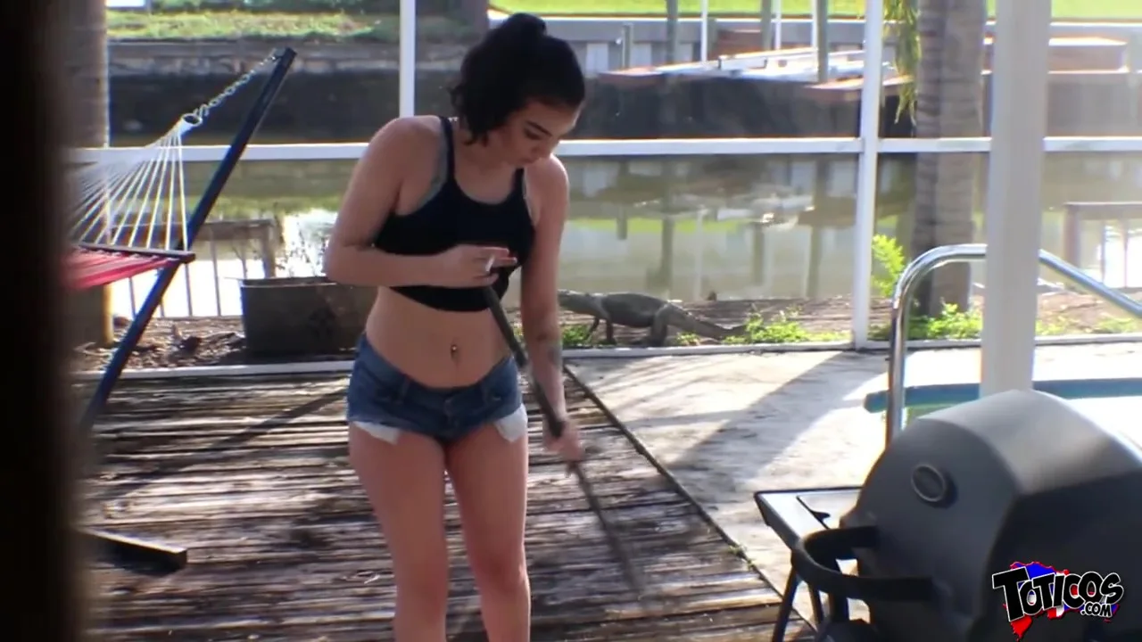 18yo thicc thighs teen from Spain gives poolside handjob - Toticos - 1122160