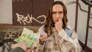 She Needs that Cash - Public Agent - 1144430
